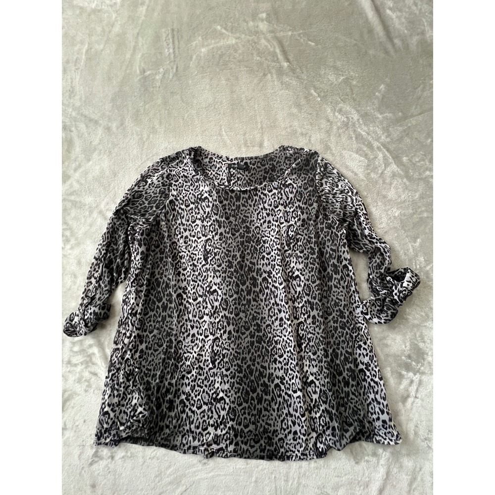 Roz & Ali Blouse Women 2X Gray Leopard Print 3/4 Roll Tab Sleeve Scoop Neck